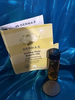 🍄6/$26 Derma-E Styling hair & repair oil, .13 NWT